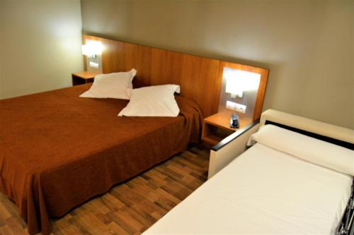 Habitación Triple del hotel Hotel AS Hoteles Torrent. Foto 11