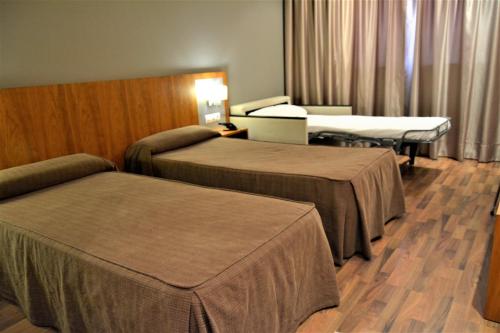 Habitación Triple del hotel Hotel AS Hoteles Torrent. Foto 12