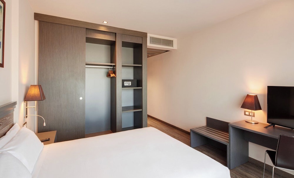 Habitación Triple del hotel Sercotel Plaza Feria. Foto 2