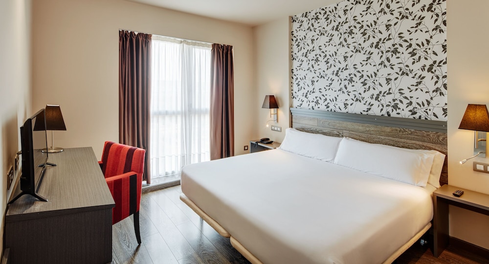 Habitación con 1 cama doble o 2 individuales del hotel Sercotel Plaza Feria. Foto 1