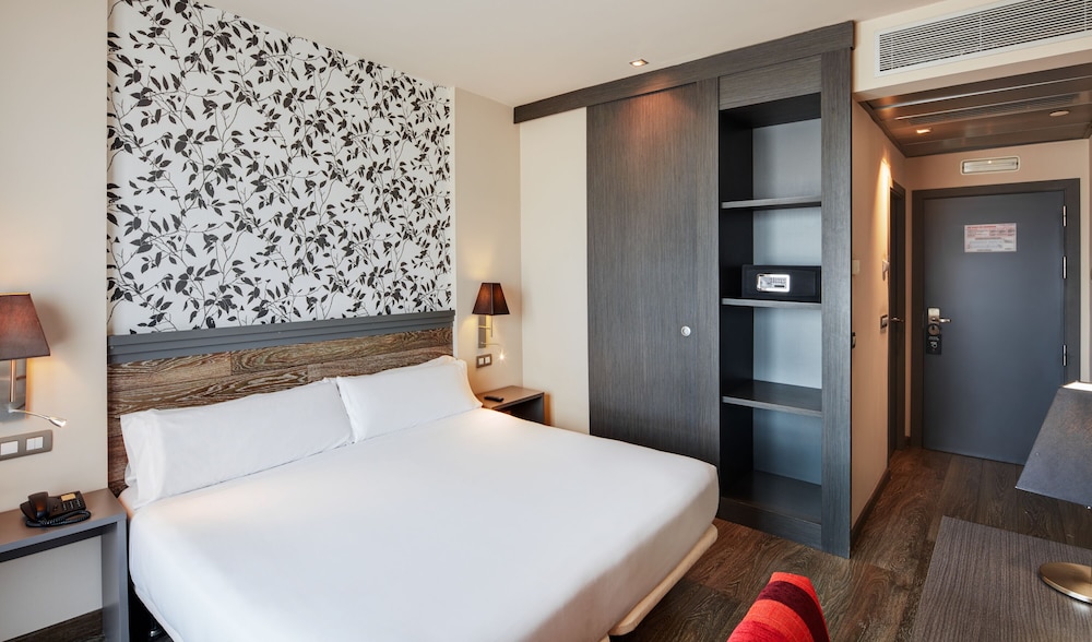 Habitación con 1 cama doble o 2 individuales del hotel Sercotel Plaza Feria. Foto 3