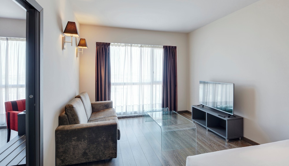 Habitación junior con 1 cama doble o 2 individuales del hotel Sercotel Plaza Feria. Foto 9