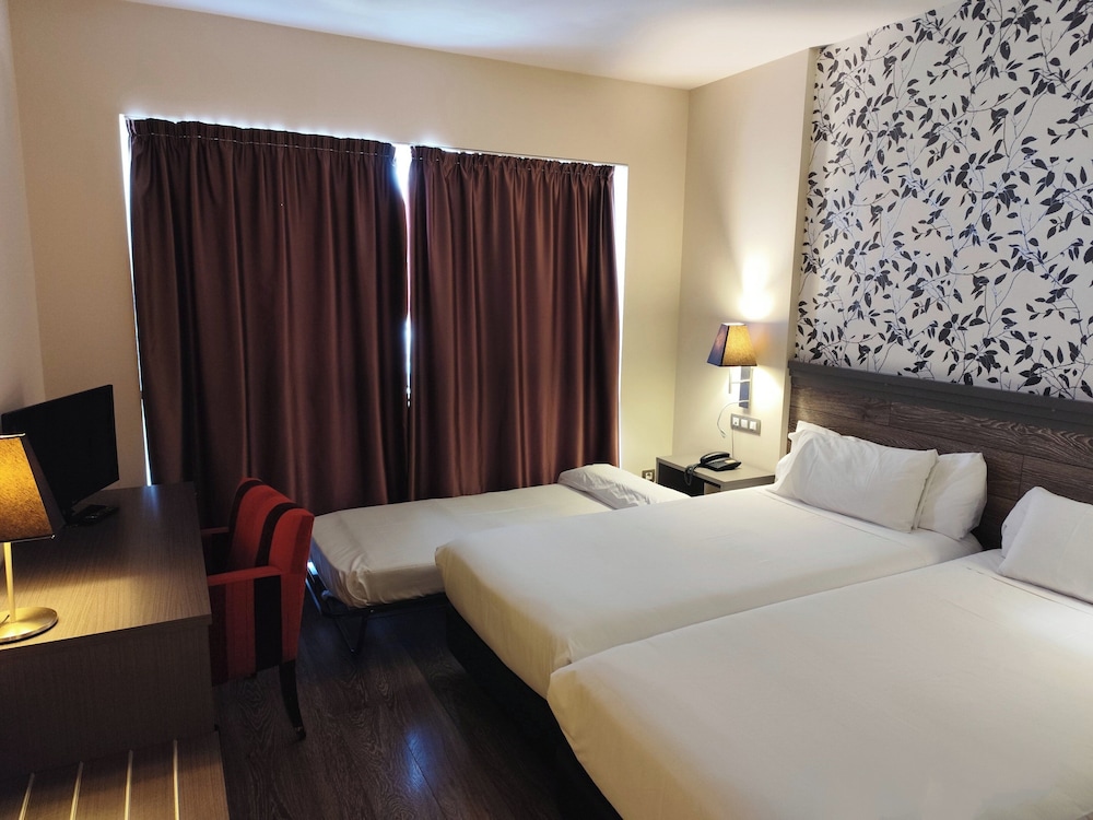 Habitación Triple del hotel Sercotel Plaza Feria