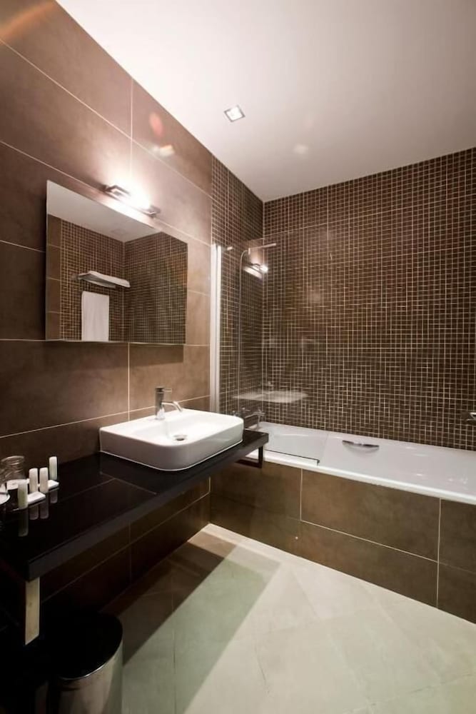 Habitación Triple del hotel Sercotel Plaza Feria. Foto 3