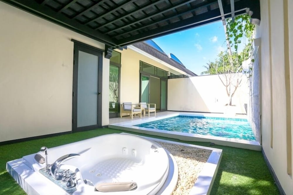 Villa con piscina con 1 cama king size, piscina privada y terraza del hotel Mercure Koh Chang Hideaway. Foto 4