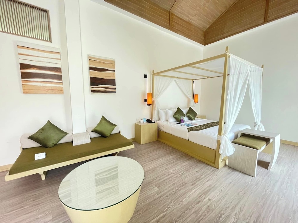 Villa con piscina con 1 cama king size, piscina privada y terraza del hotel Mercure Koh Chang Hideaway. Foto 6