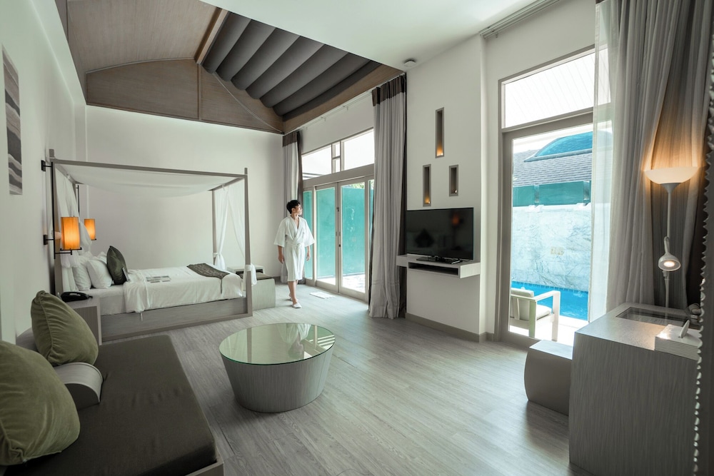 Villa con piscina con 1 cama king size, piscina privada y terraza del hotel Mercure Koh Chang Hideaway. Foto 14