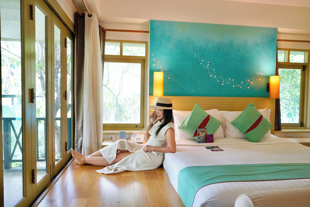 Habitación Deluxe con 1 cama king size, lado del jardín del hotel Mercure Koh Chang Hideaway. Foto 3