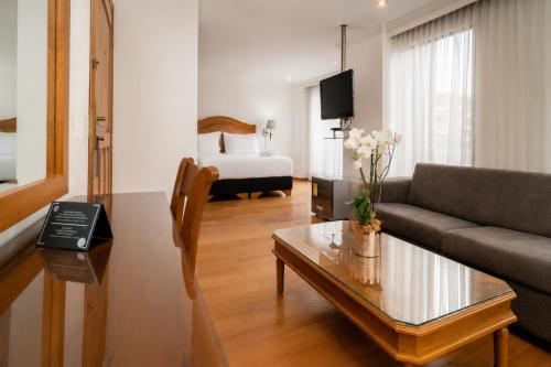Suite Junior del hotel Egina Bogota. Foto 6