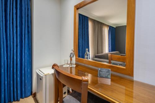 Suite Junior del hotel Egina Bogota. Foto 3