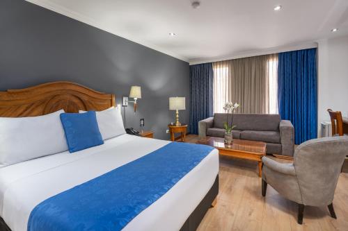 Suite Junior del hotel Egina Bogota. Foto 10
