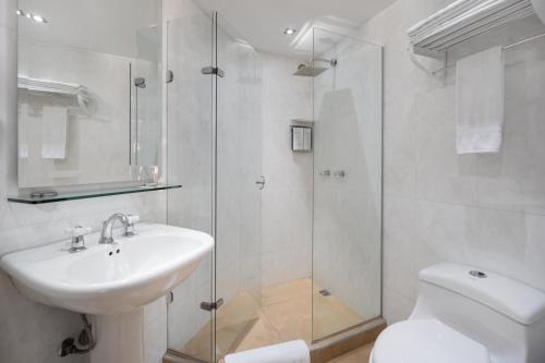 Suite Junior del hotel Egina Bogota. Foto 13