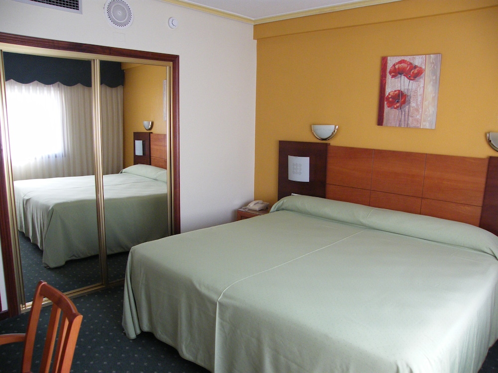 Habitación superior, 1 cama de matrimonio grande del hotel Virgen Del Camino