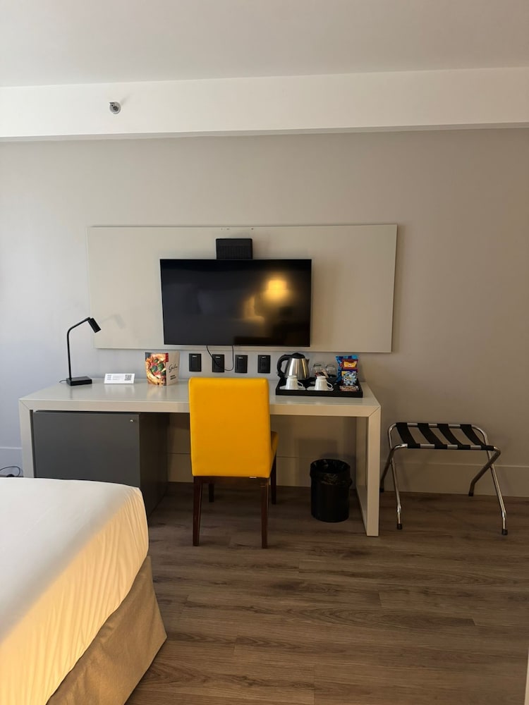 Habitación Standard con una cama king size del hotel Novotel Florianópolis. Foto 1