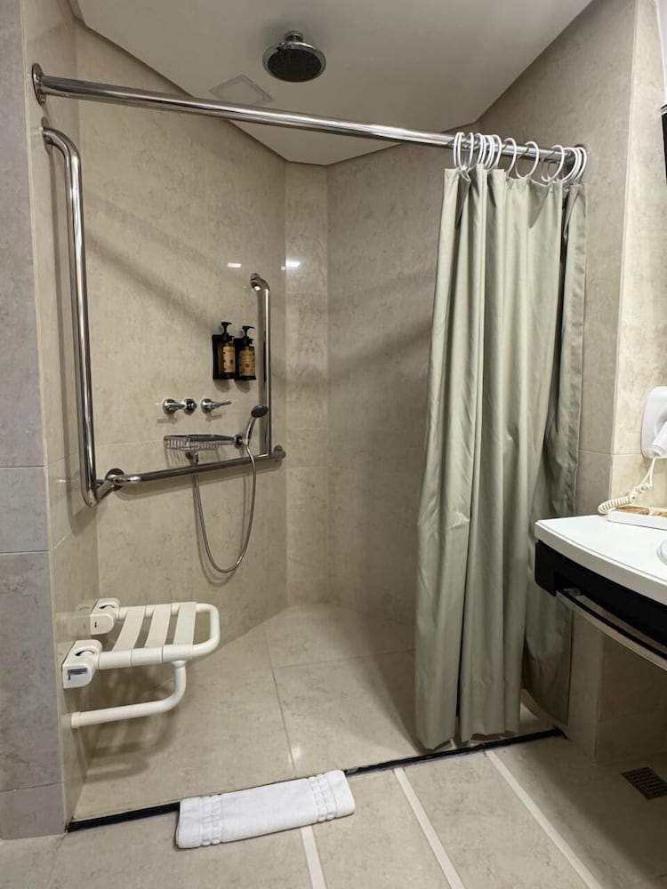 Habitación Standard con una cama king size del hotel Novotel Florianópolis. Foto 2