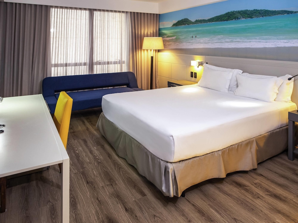 Habitación Standard con 1 cama king size y 1 sofá cama del hotel Novotel Florianópolis