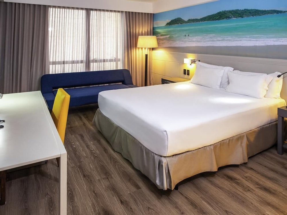 Habitación Standard con 1 cama king size y 1 sofá cama del hotel Novotel Florianópolis. Foto 2