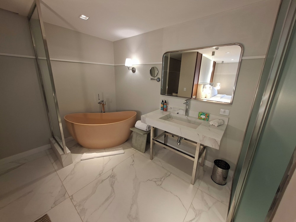 SUITE PRESIDENCIAL, 1 CAMA KING SIZE del hotel Grand Mercure Belem Do Para. Foto 11