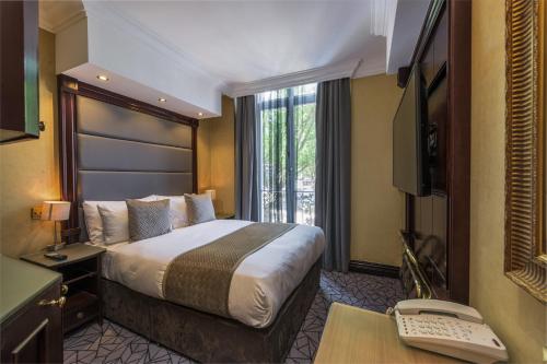 Habitación Doble Superior del hotel Hyde Park International - Member of Park Grand Londres. Foto 1