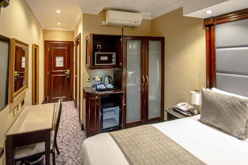 Habitación Doble Superior del hotel Hyde Park International - Member of Park Grand Londres. Foto 6
