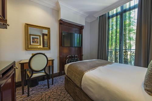 Habitación Doble Superior del hotel Hyde Park International - Member of Park Grand Londres. Foto 9