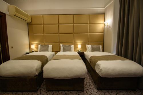 Habitación Triple Club del hotel Hyde Park International - Member of Park Grand Londres