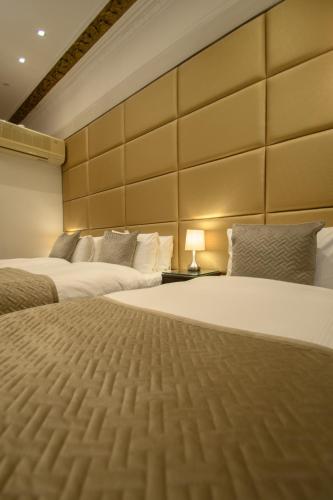 Habitación Triple Club del hotel Hyde Park International - Member of Park Grand Londres. Foto 4