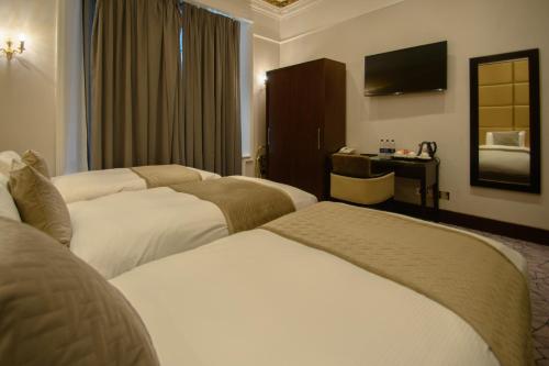 Habitación Triple Club del hotel Hyde Park International - Member of Park Grand Londres. Foto 6