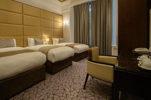 Habitación Triple Club del hotel Hyde Park International - Member of Park Grand Londres. Foto 7