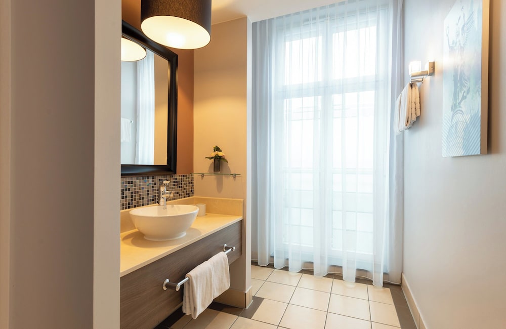 Suite junior del hotel Leonardo Royal Berlin Alexanderplatz. Foto 4