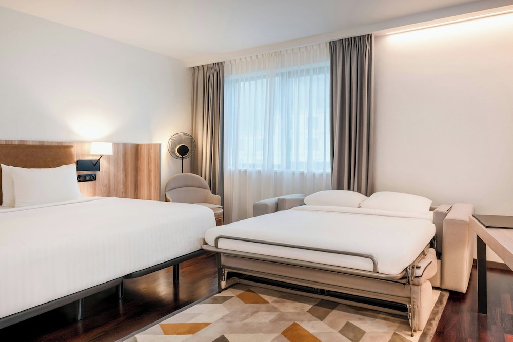 Habitación ejecutiva, 1 cama de matrimonio grande con sofá cama del hotel Ac Bratislava Old Town. Foto 3