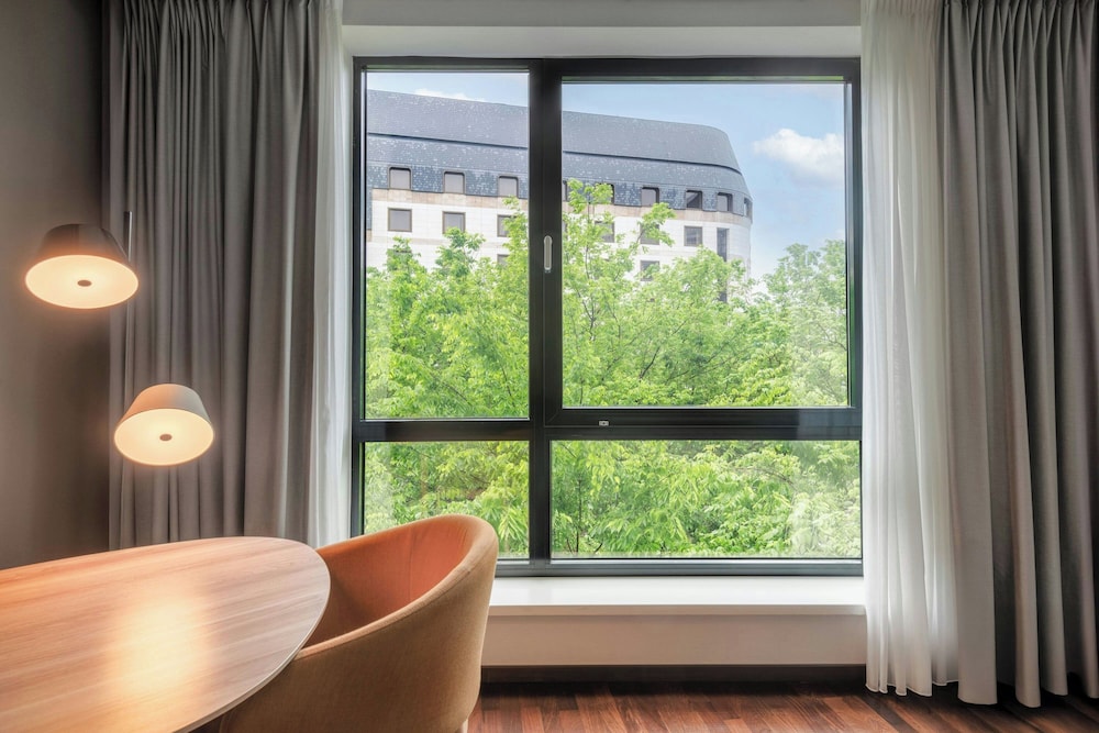 Habitación superior, 1 cama de matrimonio grande, no fumadores, vistas a la ciudad del hotel Ac Bratislava Old Town. Foto 1