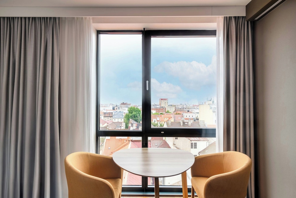Habitación estándar, 1 cama de matrimonio grande, no fumadores, vistas a la ciudad del hotel Ac Bratislava Old Town. Foto 1