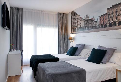 Habitación Doble Estándar del hotel CAN PAMPLONA. Foto 2