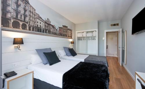 Habitación Doble Estándar del hotel CAN PAMPLONA. Foto 3