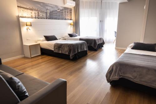 Habitación Cuádruple del hotel CAN PAMPLONA
