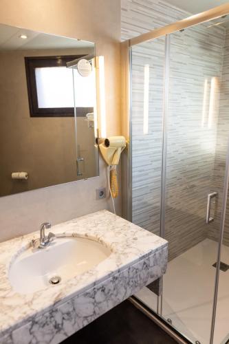 Habitación Cuádruple del hotel CAN PAMPLONA. Foto 4