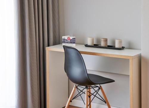 Habitación Triple del hotel CAN PAMPLONA. Foto 3