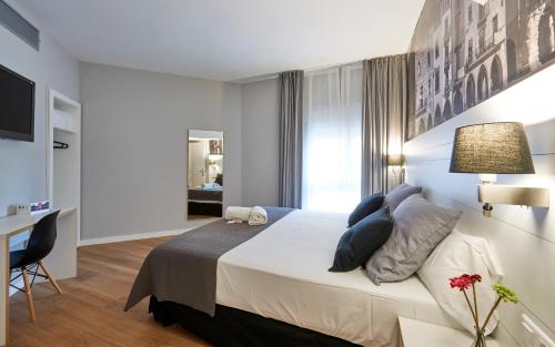 Habitación Familiar del hotel CAN PAMPLONA. Foto 5