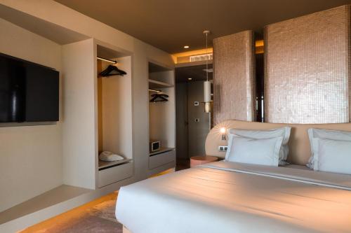 Suite Junior con vistas a la montaña del hotel The Views Baia - Adults Only