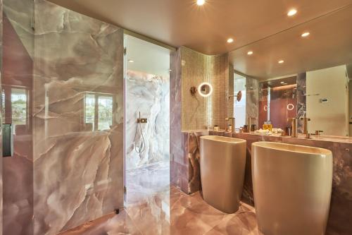 Suite Junior con vistas a la montaña del hotel The Views Baia - Adults Only. Foto 7
