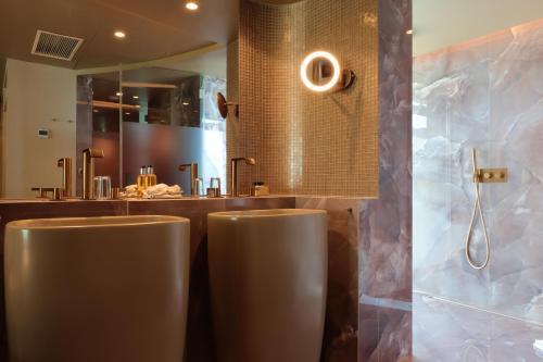 Suite Junior con vistas a la montaña del hotel The Views Baia - Adults Only. Foto 9
