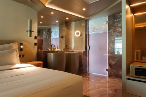 Suite Junior con vistas a la montaña del hotel The Views Baia - Adults Only. Foto 10