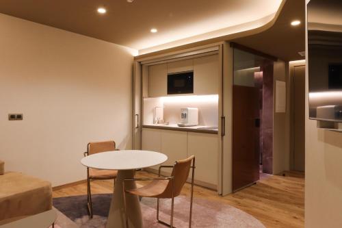 Suite Junior con vistas a la montaña del hotel The Views Baia - Adults Only. Foto 13