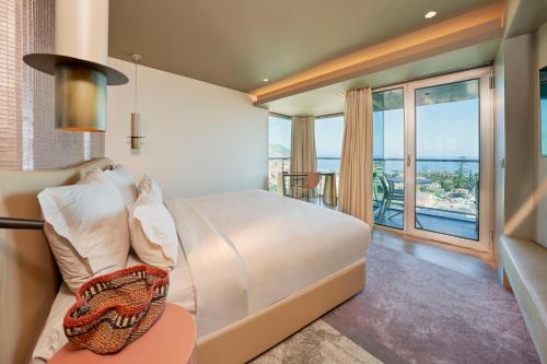 Suite Junior con vistas al mar del hotel The Views Baia - Adults Only. Foto 1