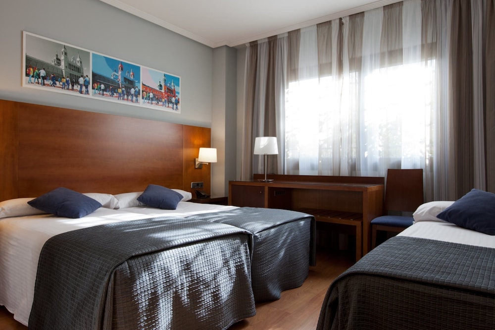 Habitación Triple del hotel Porcel Avant. Foto 3
