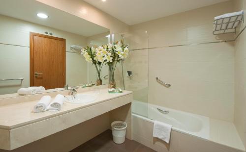 Habitación Triple del hotel Porcel Avant. Foto 5