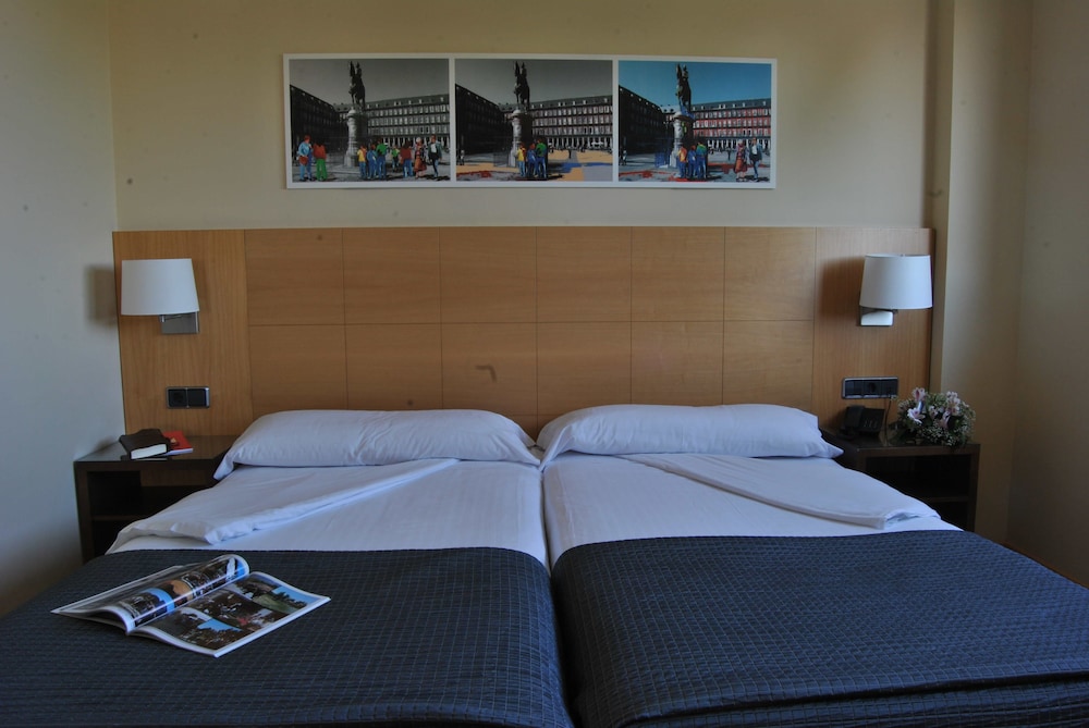 Habitación estándar con 1 cama doble o 2 individuales del hotel Porcel Avant. Foto 2