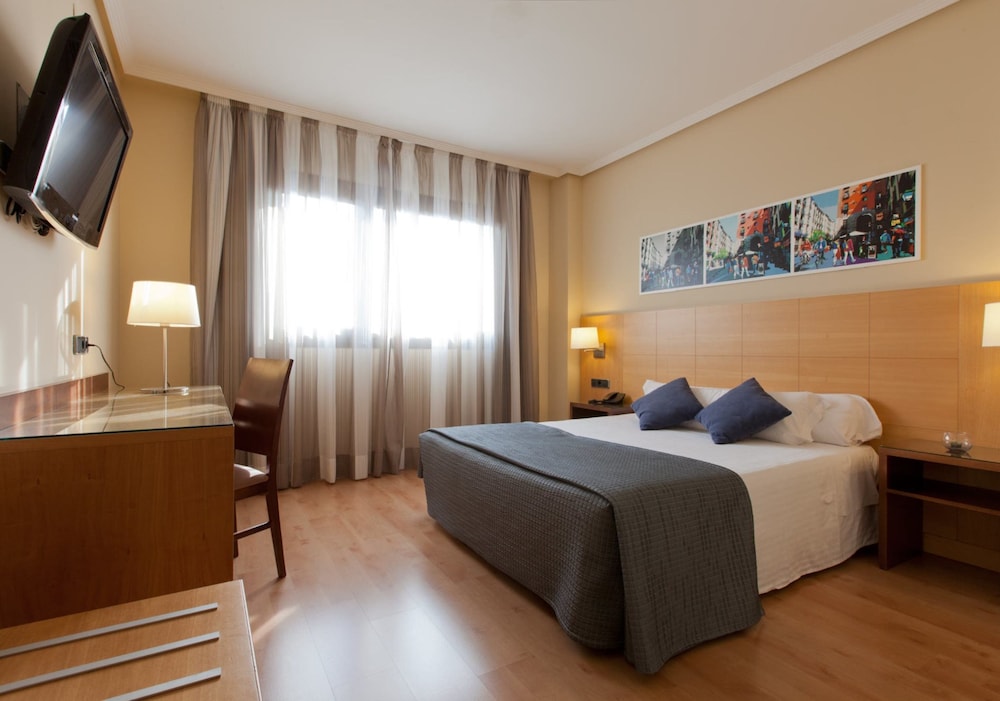 Habitación estándar con 1 cama doble o 2 individuales del hotel Porcel Avant. Foto 6