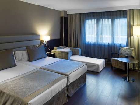 Habitación triple del hotel Catalonia Rigoletto. Foto 2